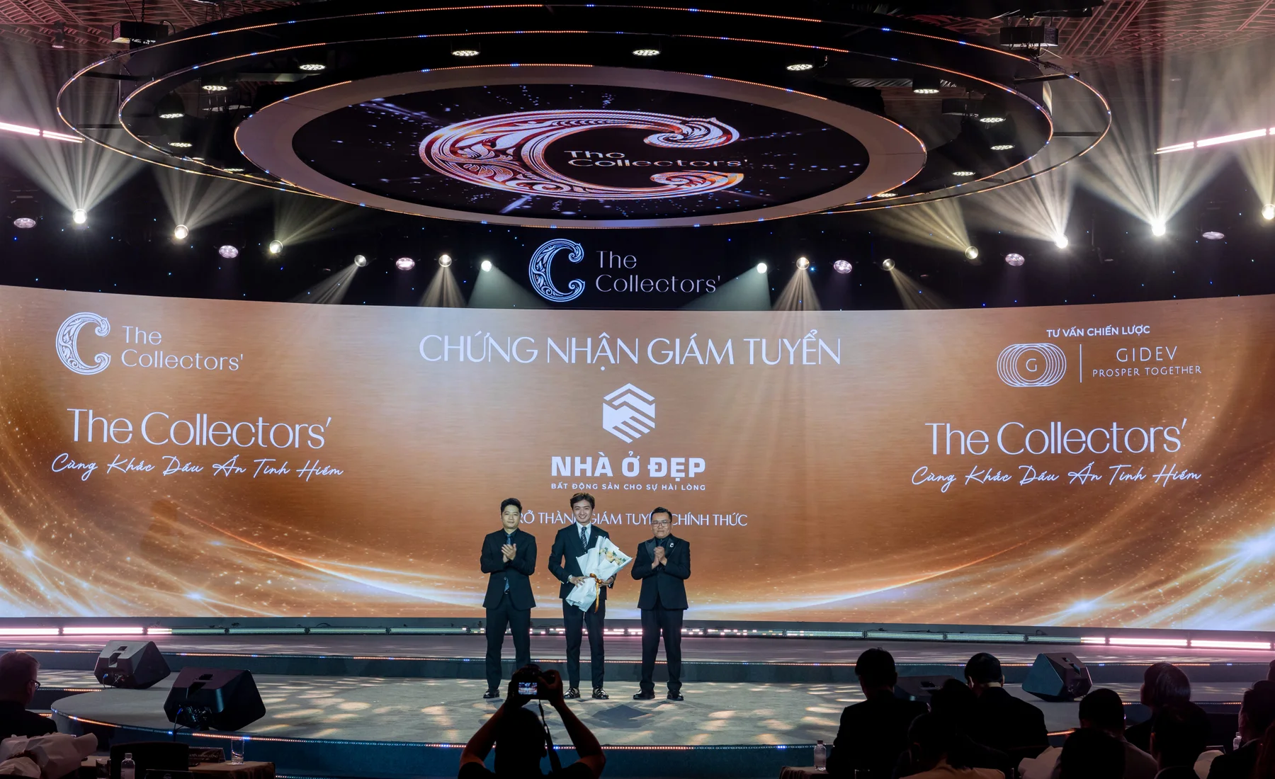Nhật Trường CEO nhận chứng nhận giám tuyển The Collectors