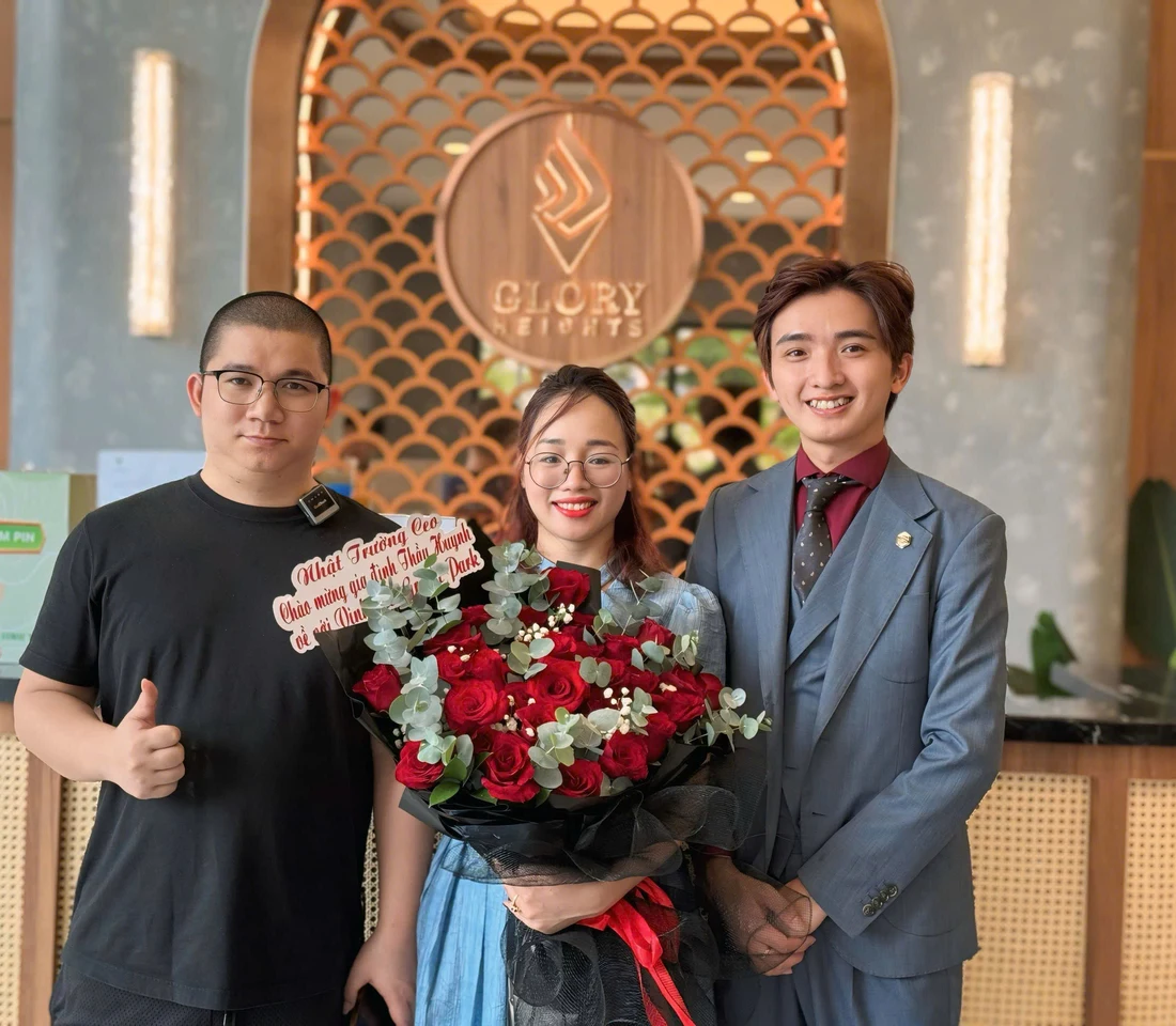Gia đình anh Huynh Guru chụp cùng Nhật Trường CEO