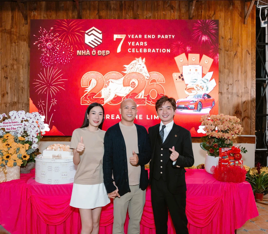 Gia đình doanh nhân Lê Chí Linh chụp cùng Nhật Trường CEO