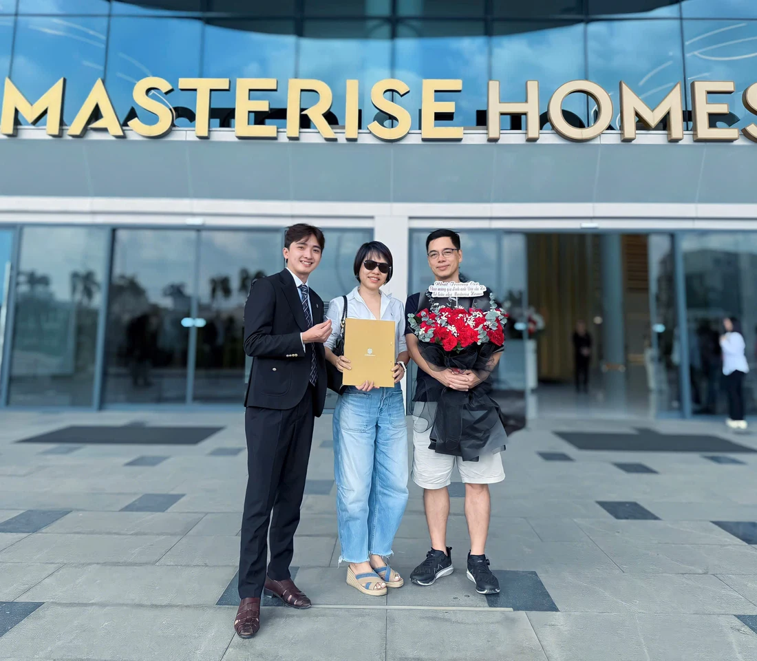 Gia đình Ms. Hà, khách hàng Việt kiều, chụp cùng Nhật Trường CEO