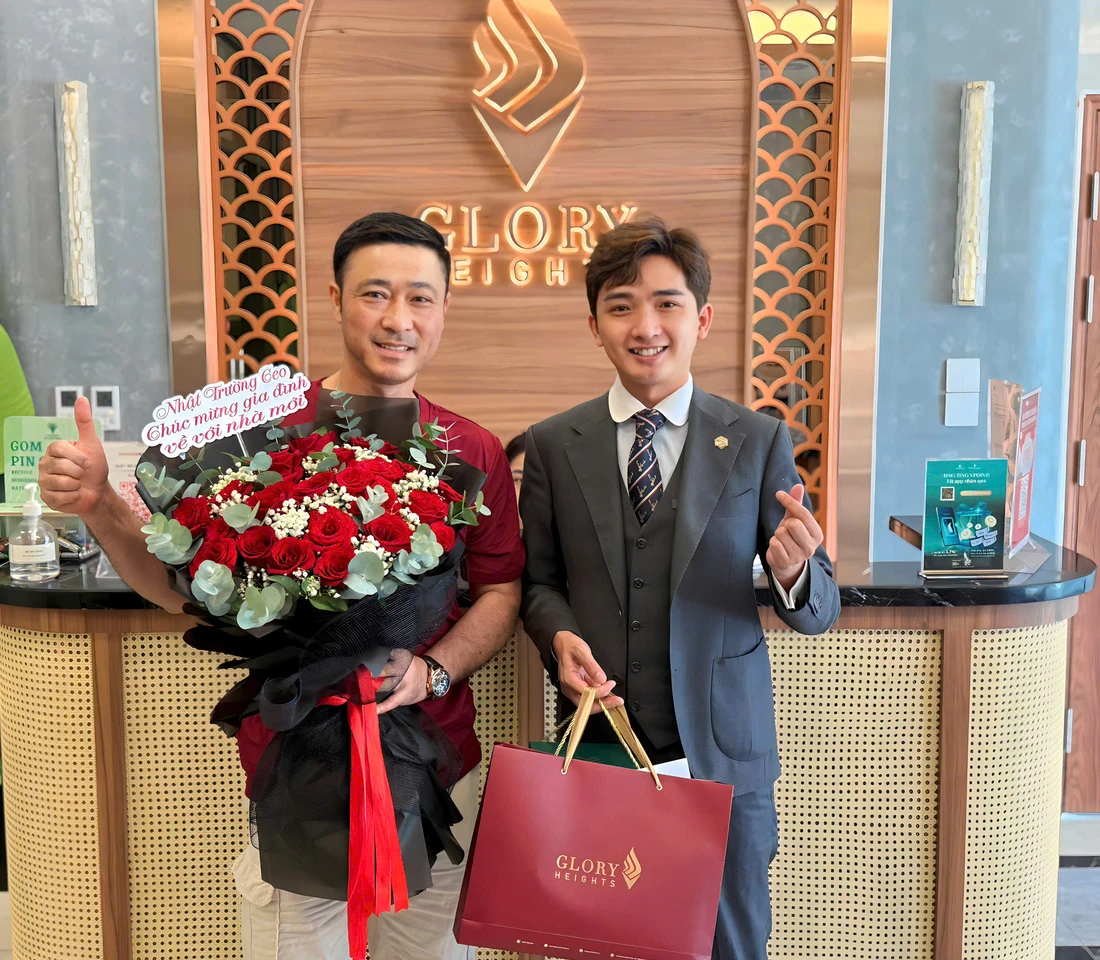 Anh Trường Giang, khách hàng Việt kiều, chụp cùng Nhật Trường CEO